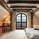 Resort Zamek & 4*