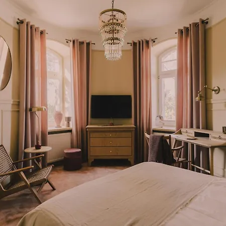 Zamek & Feriested 4*